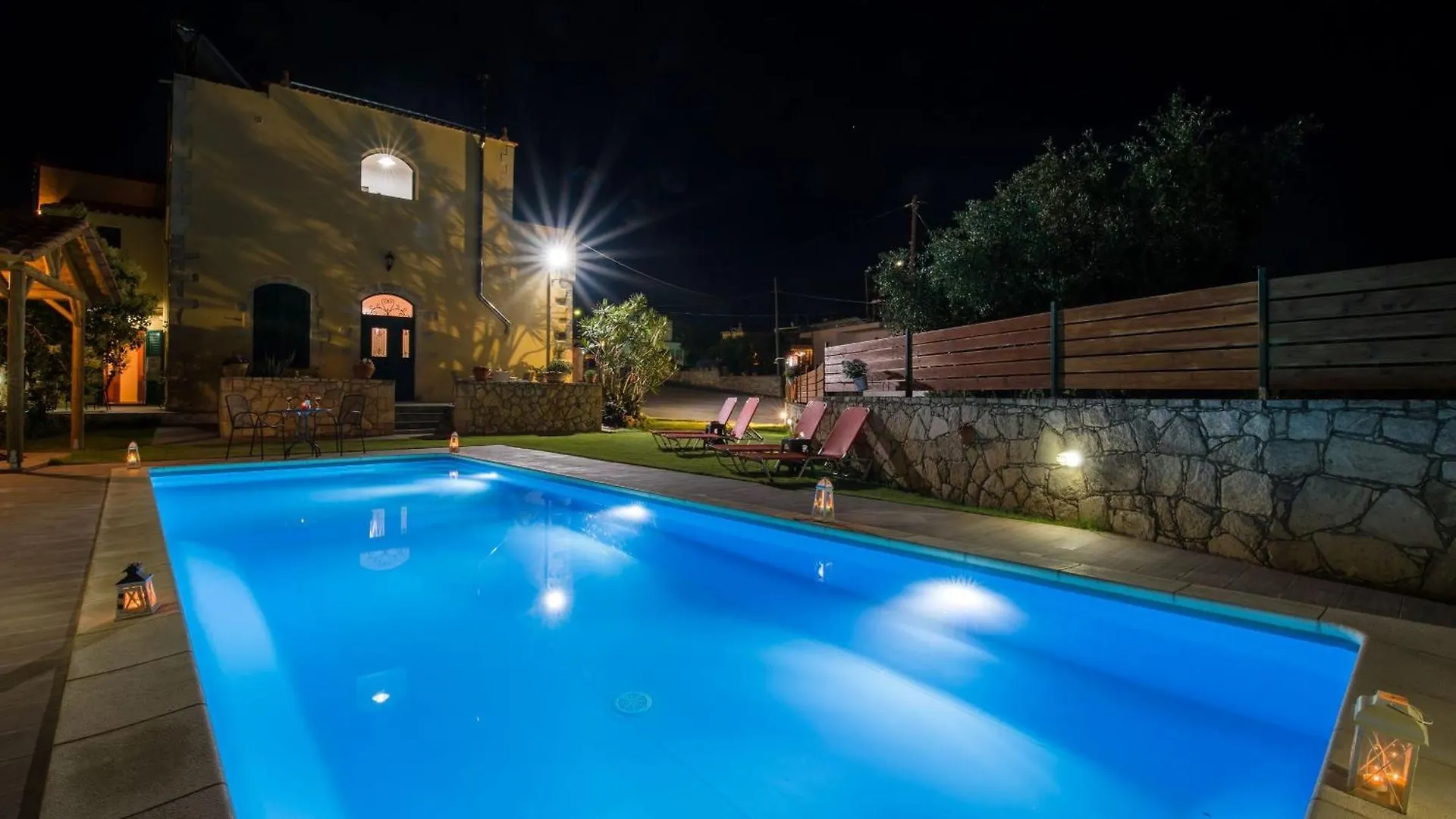Skandalis Apartments With Pool 코라파키아