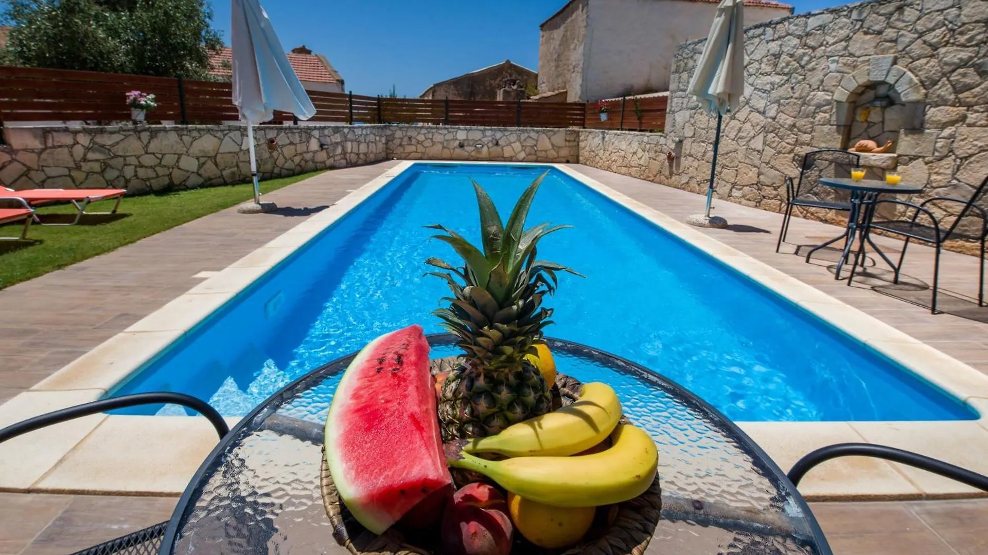 Skandalis Apartments With Pool 코라파키아