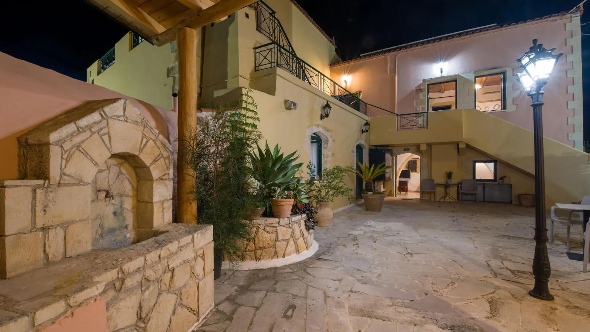 Skandalis Apartments With Pool Chorafakia